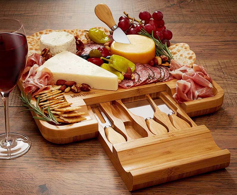smirly cheese board and knife set