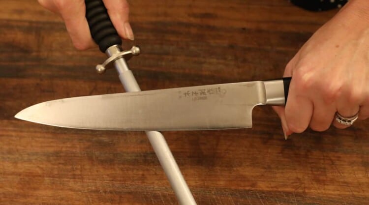 How To Sharpen A Kitchen Knife With A Honing Steel